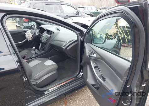 2018 Ford Focus St z USA, uszkodzony, nr VIN 1FADP3L95JL213427